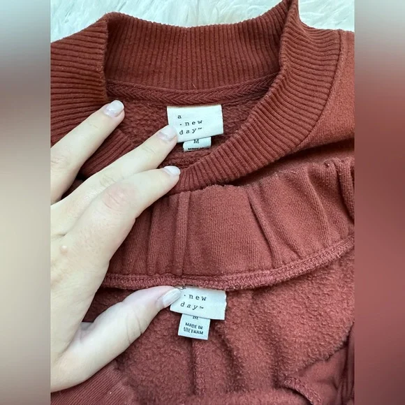 A New Day Target Lounge Set Sweatshirt and Sweatpants - Picture 2 of 6